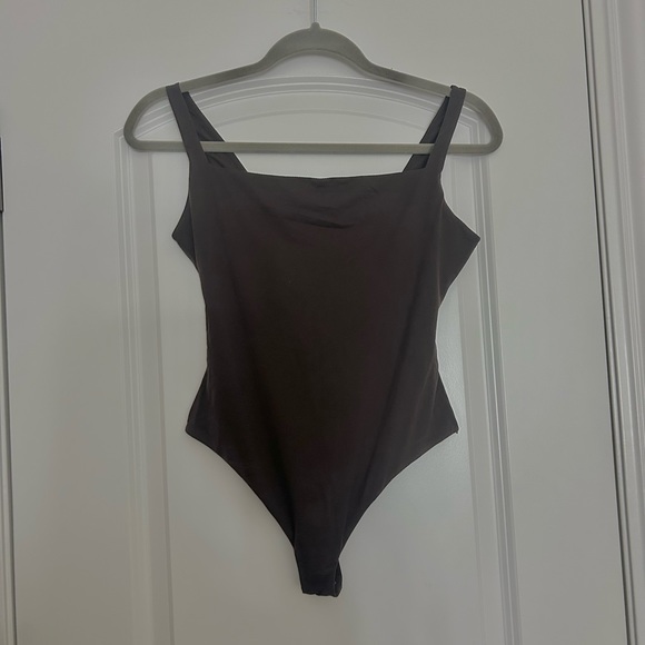 Skims fits everybody squareneck bodysuit - Picture 2 of 4